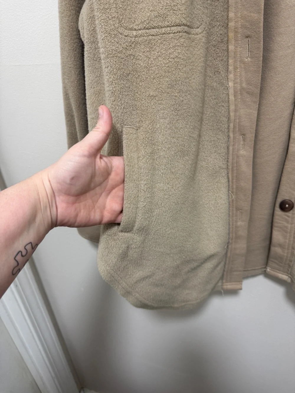 Carly Jean Los Angeles Tan Plush Button-Front Shacket - Picture 4 of 8